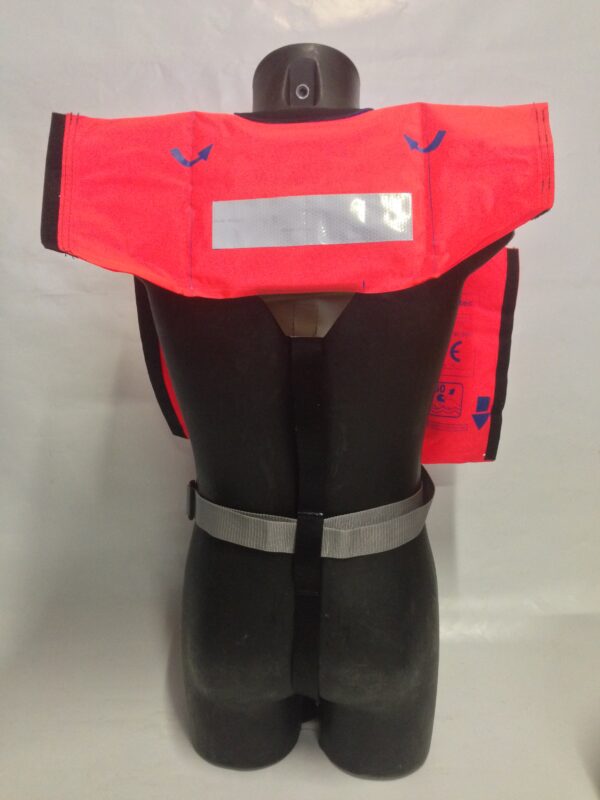 Inflatable lifejacket 8.28 - 150 newtons - Ultra compact - for basic equipment. - Image 5
