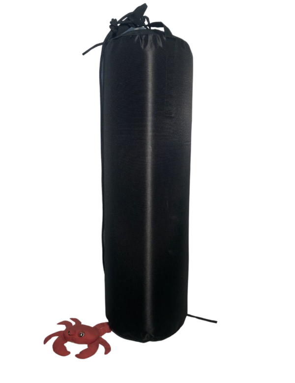 Cylindrical inflatable fender 30 x 100 cm with cover.