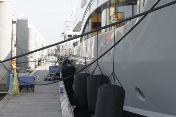 Cylindrical inflatable fender 50 x 150 cm with cover - Image 4