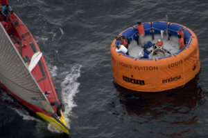 Habitable course buoy