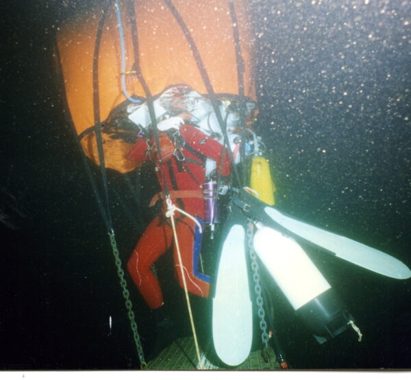 Rest bell for divers. - Image 2