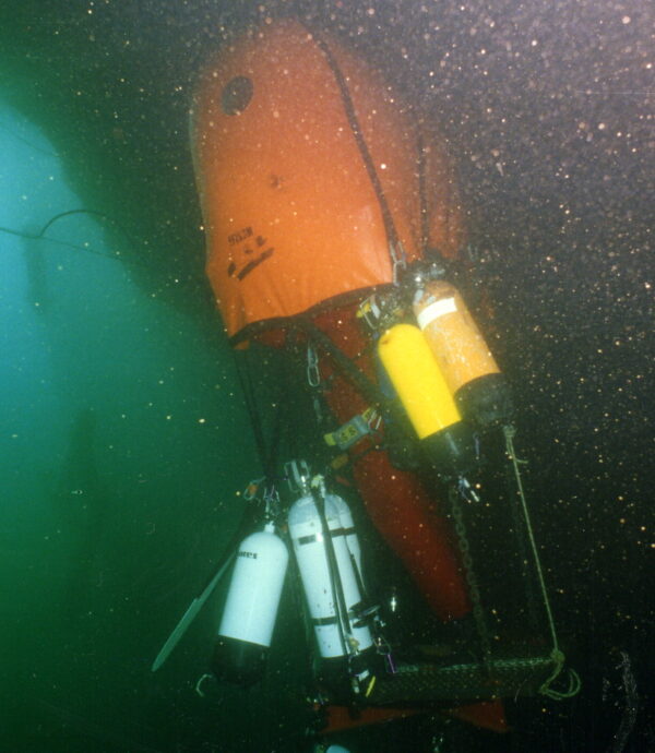 Rest bell for divers. - Image 4