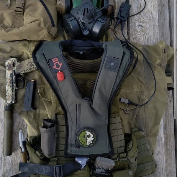 Gilet de sauvetage intégré sur gilet tactique - ouverture latérale