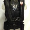 Gilet de sauvetage gonflable intégré sur un gilet tactique, à ouverture frontale.