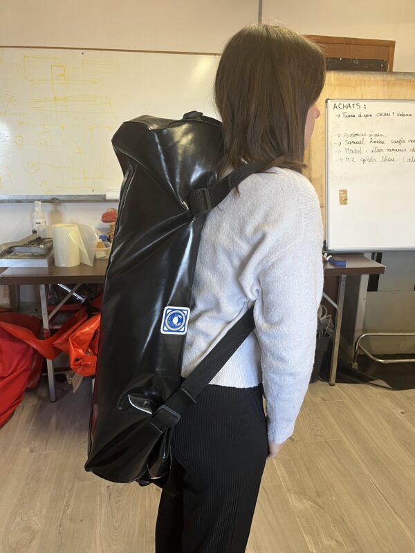Waterproof cylindrical bag for carrying O2 cylinders - Image 6