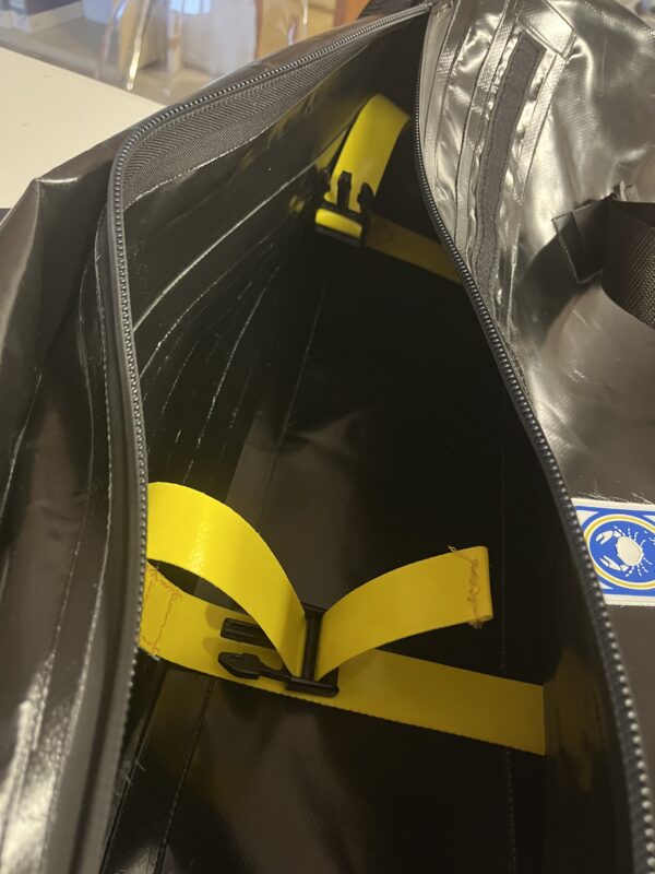 Waterproof cylindrical bag for carrying O2 cylinders - Image 5