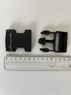 Boucle plastique clic-clac, passant de 40 mm.