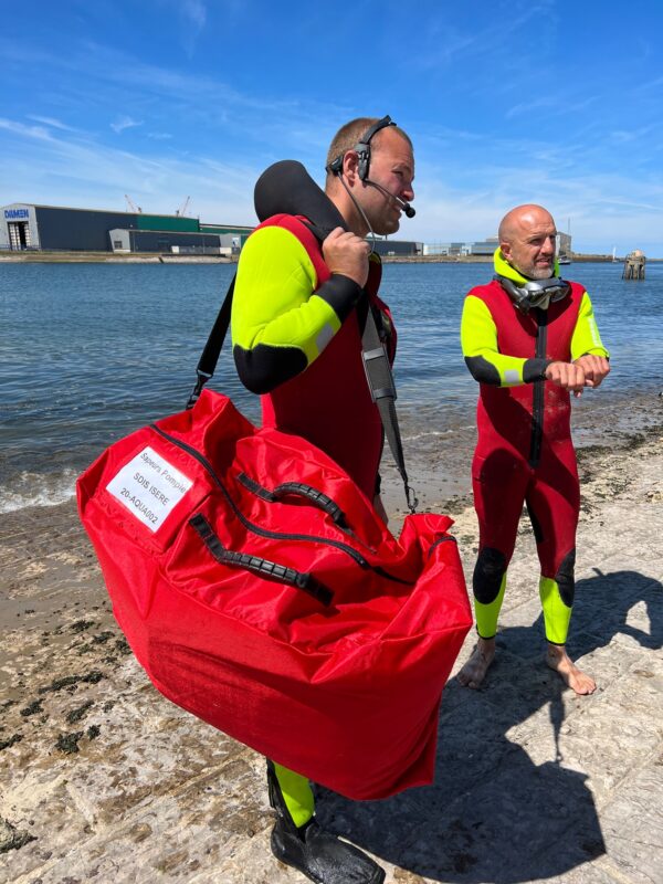 Cylindre de sauvetage gonflable. – Image 8
