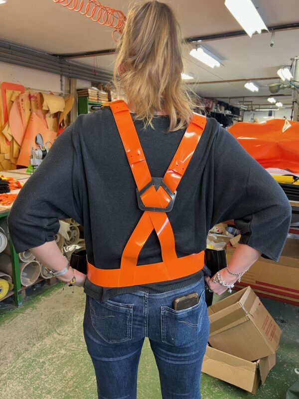 Decontaminable work harness - Image 5