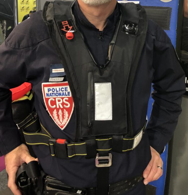 Integrated lifejacket on tactical vest - side opening - Image 12