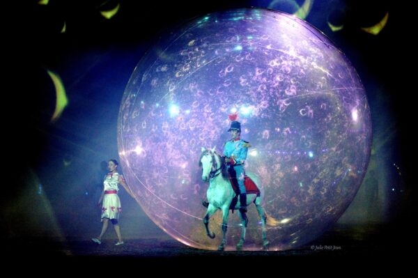 Helium balloons and other fixed inflatable structures for advertising, entertainment and events. - Image 7