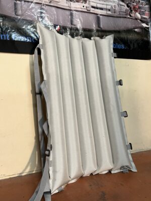 Anti-shock and anti-noise inflatable protective mattresses.